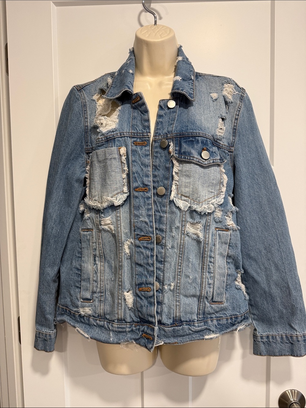 Ashley Vintage Charm Distressed Denim Jacket Raw Edge Frayed Medium Wash Women’s